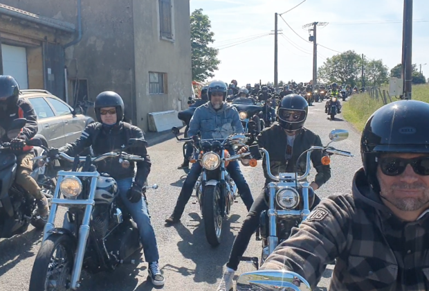 Quelques 200 motards ont participé au Ride in Beaujolais organisé par KS Motorcycles à l'occasion de son 10e anniversaire le dimanche 15 mai 2022. Photos by MMK.